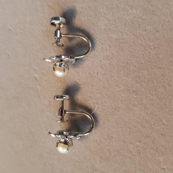 Flower Clip on Earrings - Picture 5 of 8